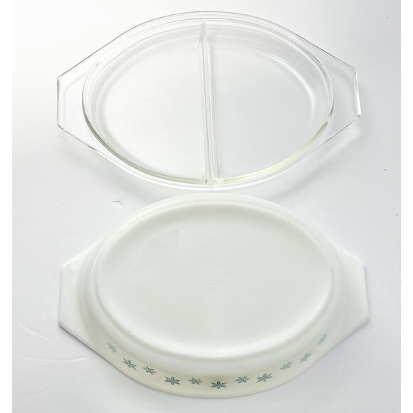 1950s Pyrex “Snowflake, White” Oval Divided Dish & Lid 12 1/2” 1.5qt - Picture 7 of 10